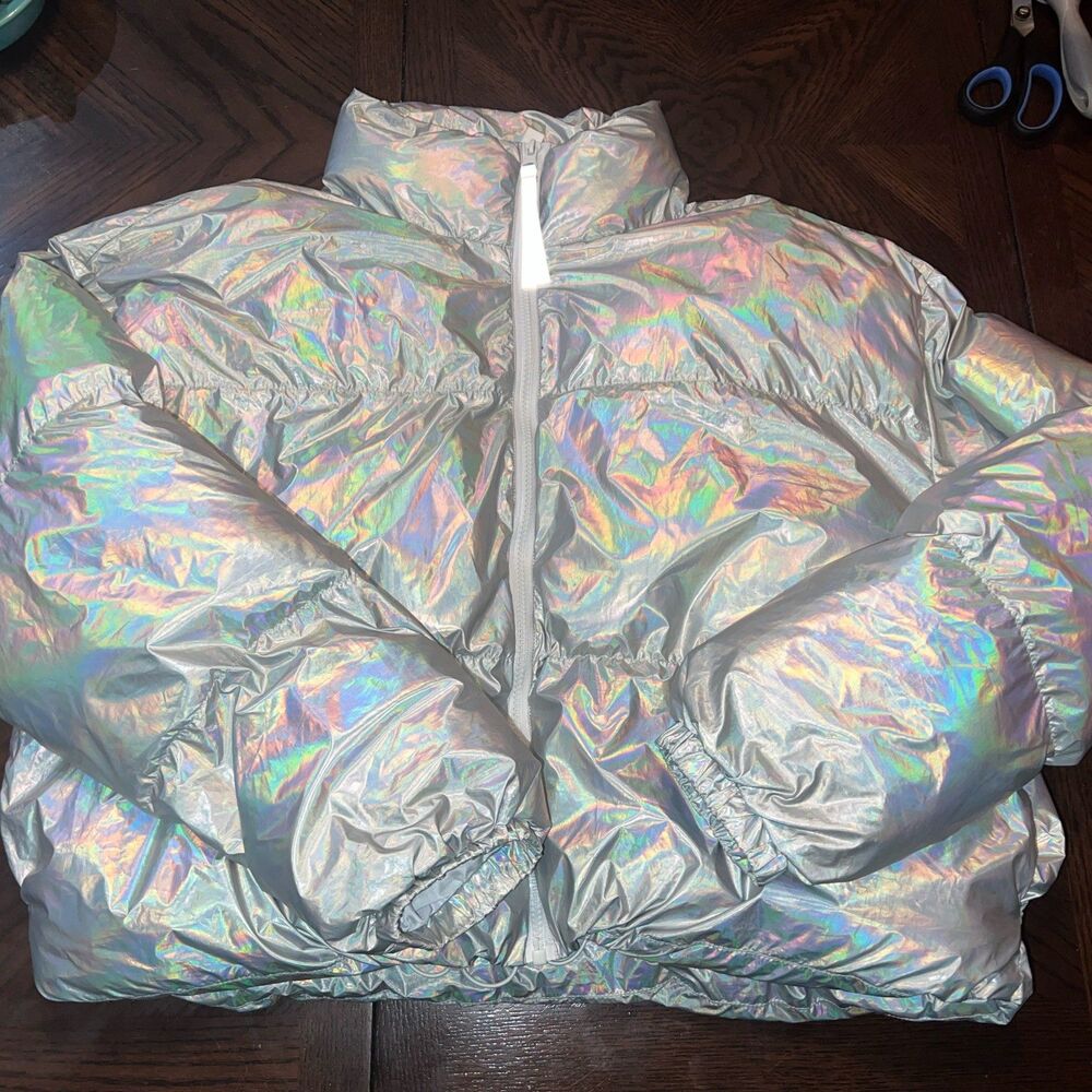 Fabletics Puffer Jacket Womens Sz XL Holographic Silver Cropped Lightweight Cozy